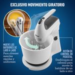 Batidora de mano y pedestal Oster® blanca con acción giratoria