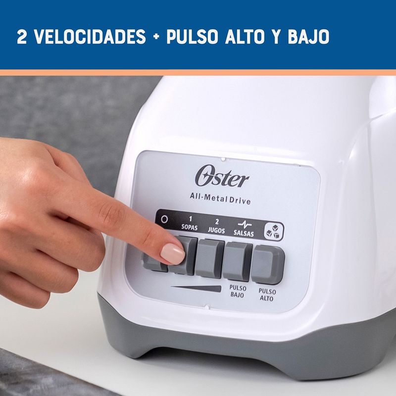 Licuadora Oster® con vaso de vidrio y dos velocidades más pulso BLSTKAGWPB